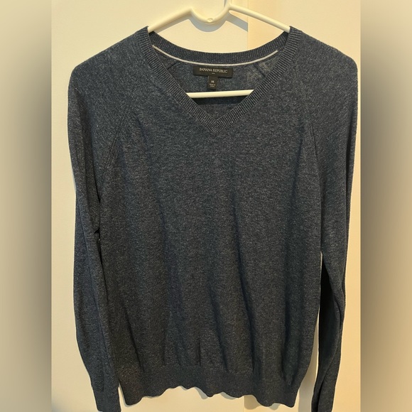 Banana Republic Light Sweater V-Neck - Premium Luxe Yarn Navy Blue Men’s Medium - Picture 1 of 3